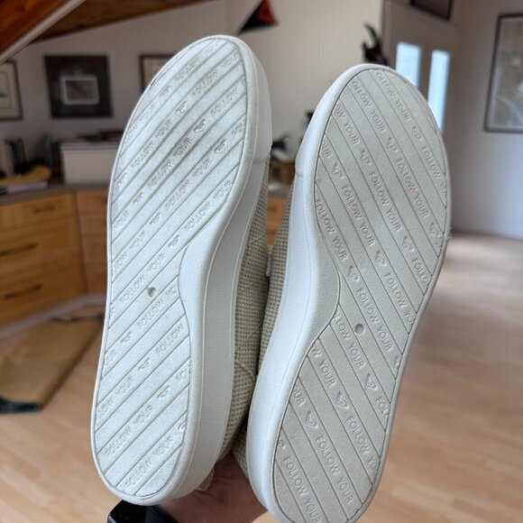 Cute Roxy Sneakers 8.5 Cream Color - Picture 3 of 8